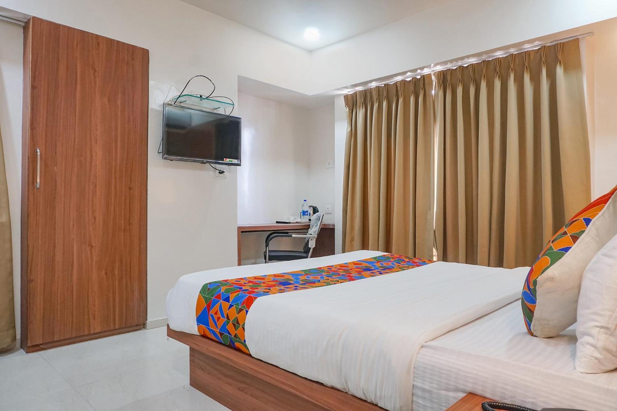 Fabhotel Emersion Residency - High Street Near Laxman Nagar, Baner Пуне Екстер'єр фото
